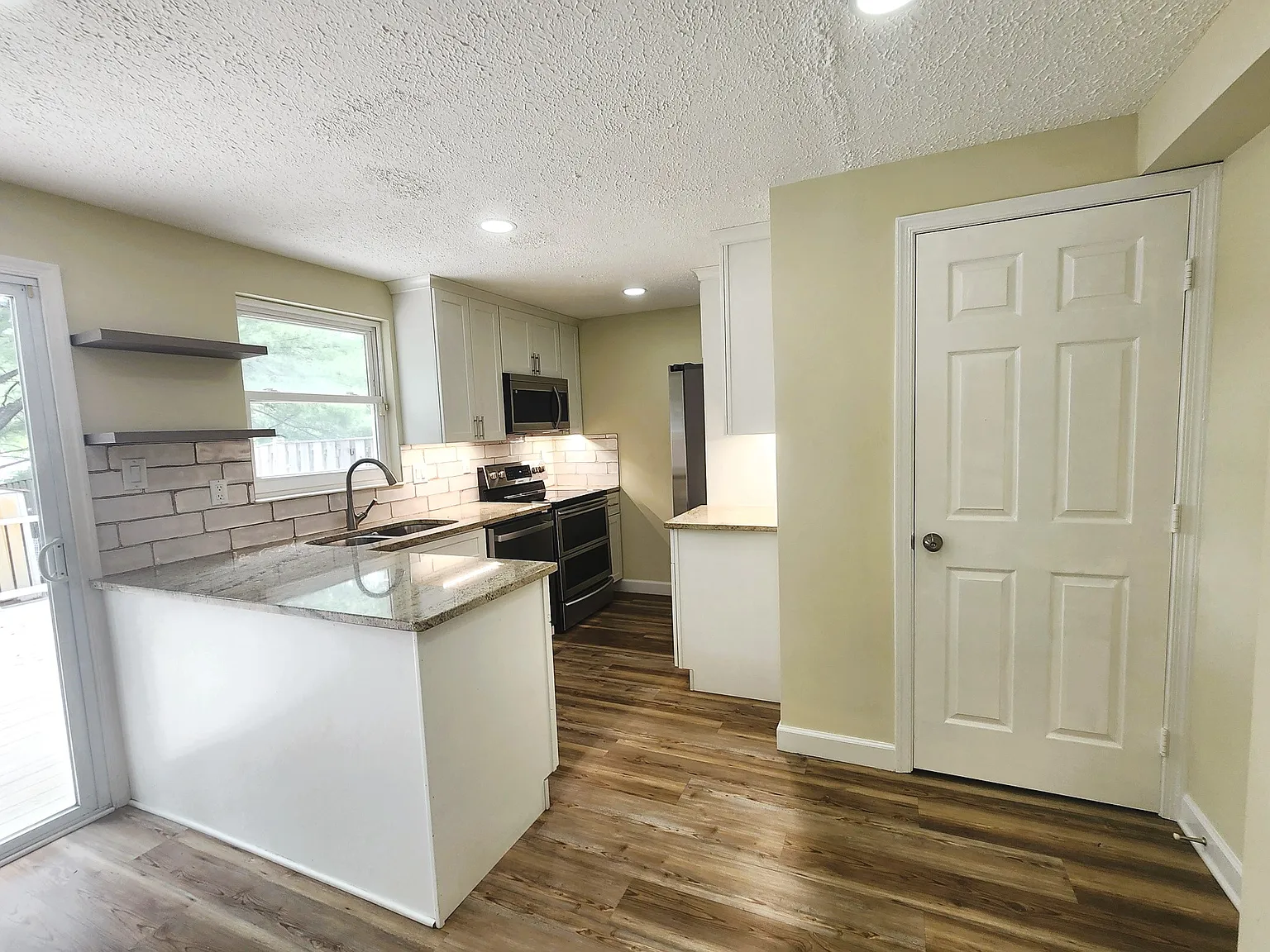 Modern 3-Level End-Unit Townhome in Germantown for Rent! — Photo 4