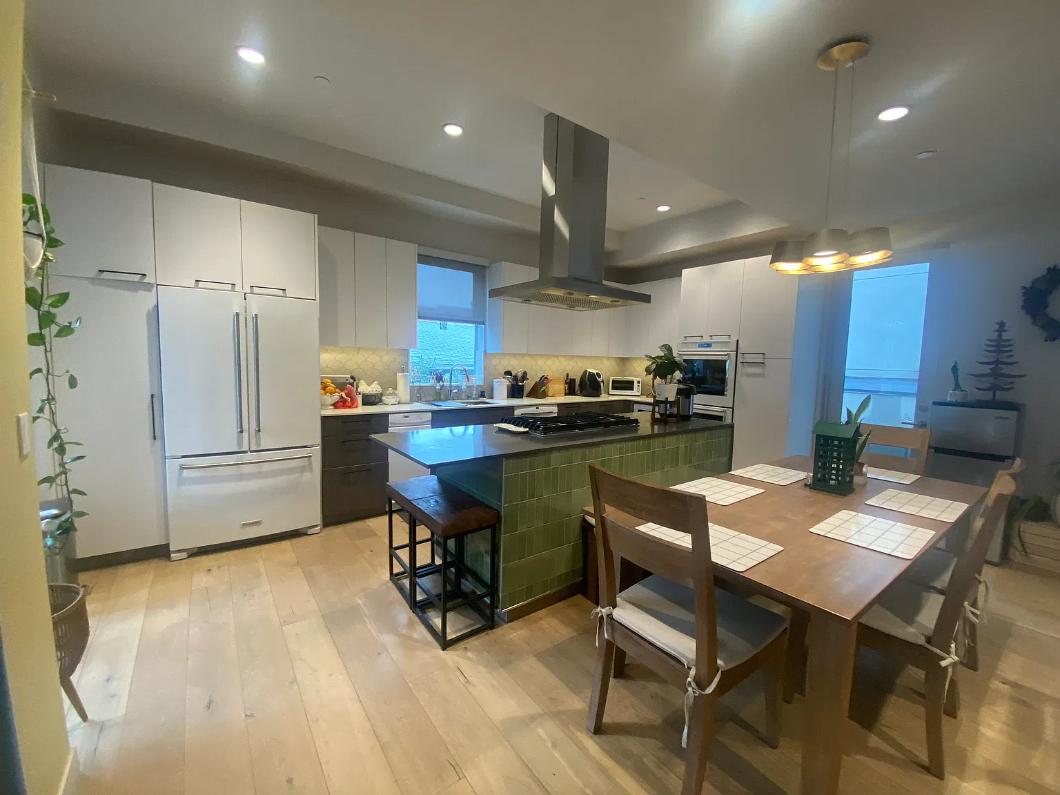 3 bed, 1985 sqft, $7,800 — Photo 4