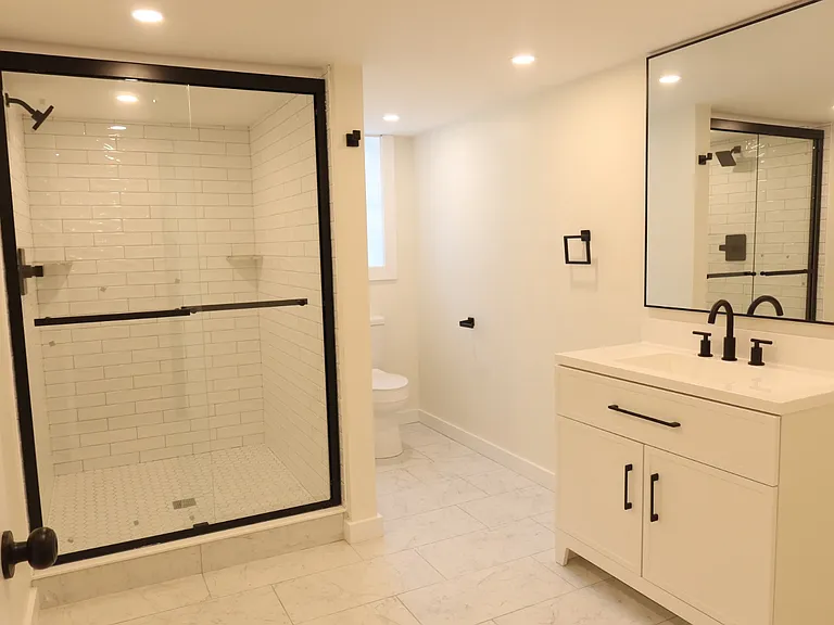 1220 Hollywood Ave #1 — Photo 1