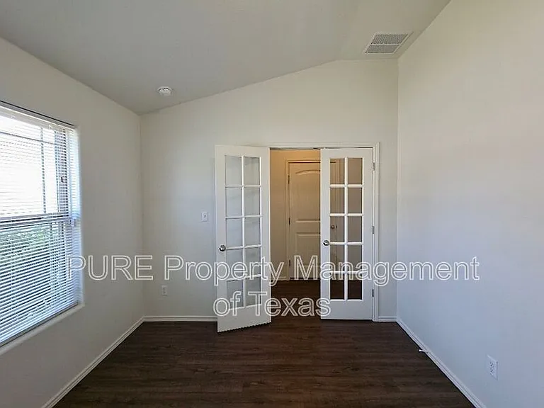 19320 Nicole Ln — Photo 4