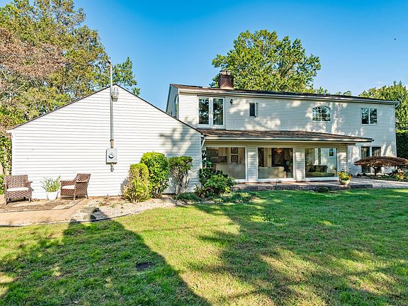 3rd image of 71 Parkview Dr