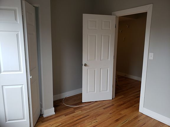 5th image of 820 W Cuyler Ave APT 121