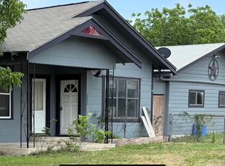 335 E San Antonio St, Marion, TX 78124