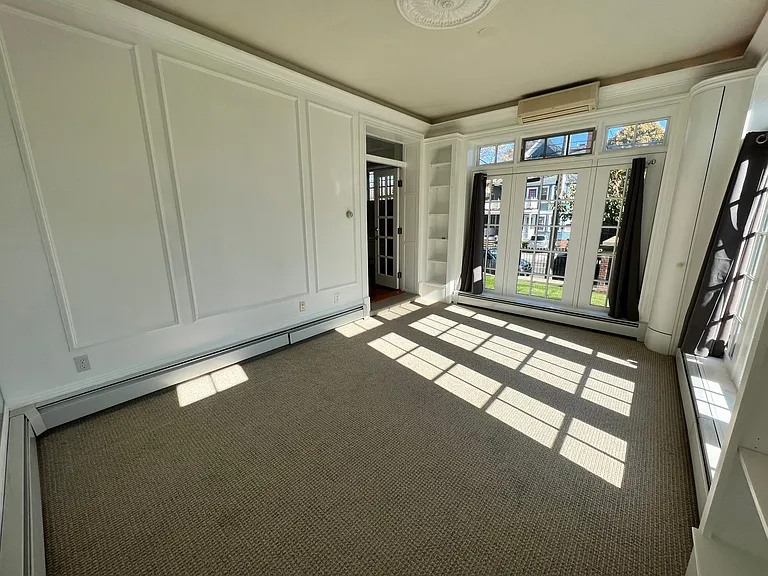 375 Lloyd Ave #1B — Photo 4