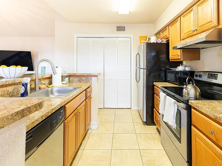 777 Riverside Dr #1537 — Photo 4