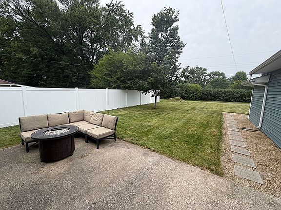 2nd image of 1320 E Beardsley Ave