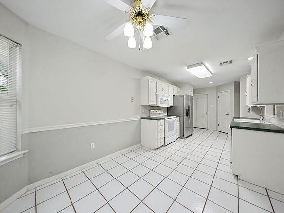 5th image of 2412 Wilshire Dr