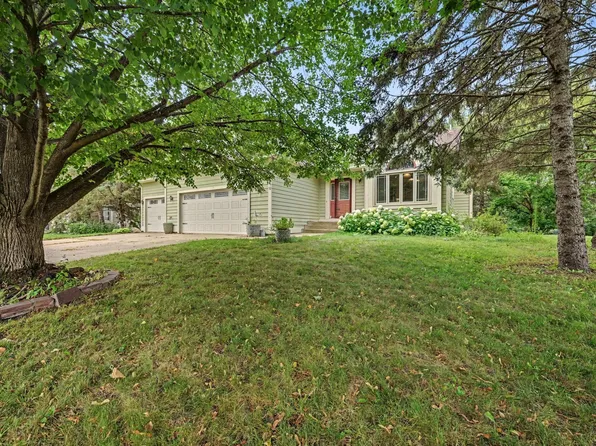 240 Woodridge Ln, Lino Lakes, MN 55014