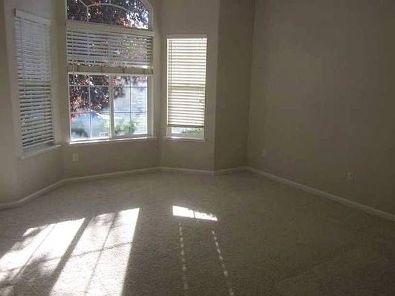 5th image of 412 Caldarella Cir