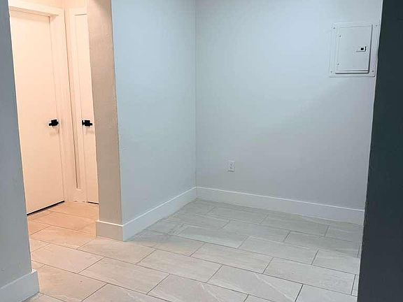 4th image of 310 NE 78th St APT 3