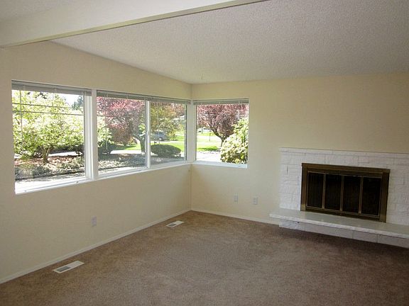 3rd image of 504 167th Ave NE