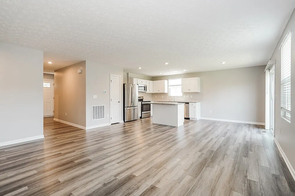 3 bed, 2.0 bath, 1372 sqft, $2,280 — Photo 4