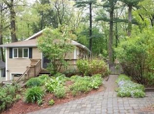 29 1st St, Amesbury, MA 01913