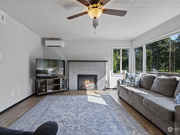 3rd image of 3010 67th Avenue W