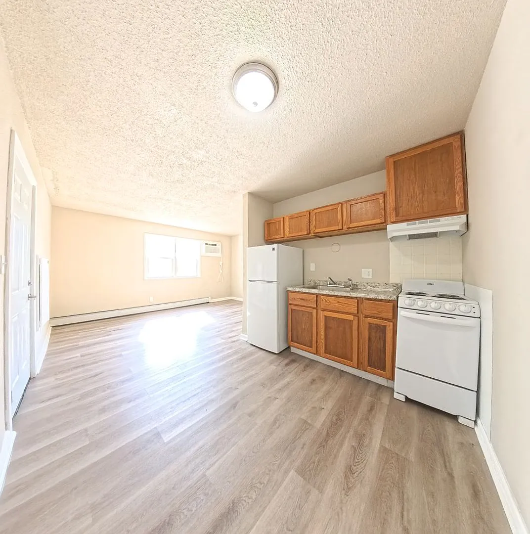24th St Apartments — Photo 3