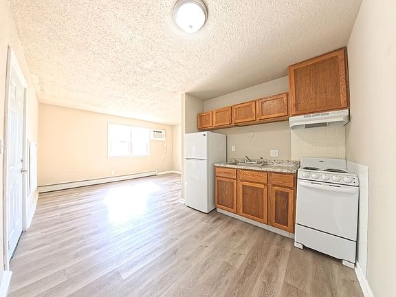 3rd image of 2413 24th St APT 4