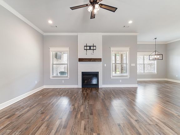 2nd image of 1910 Pecan Creek Dr