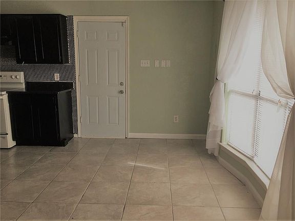 3rd image of 104 Karen Ct