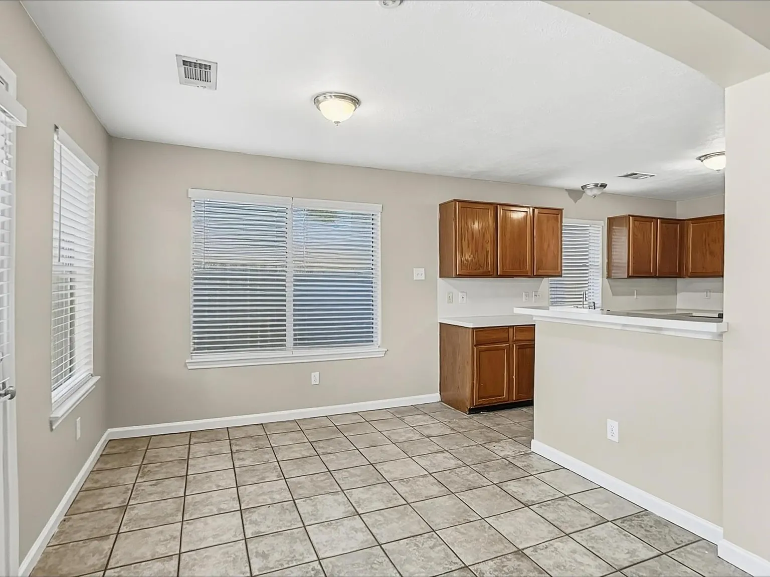 3 bed, 2.0 bath, 2018 sqft, $2,095 — Photo 4