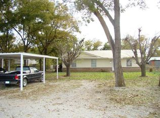 708 SE 1st St, Cross Plains, TX 76443