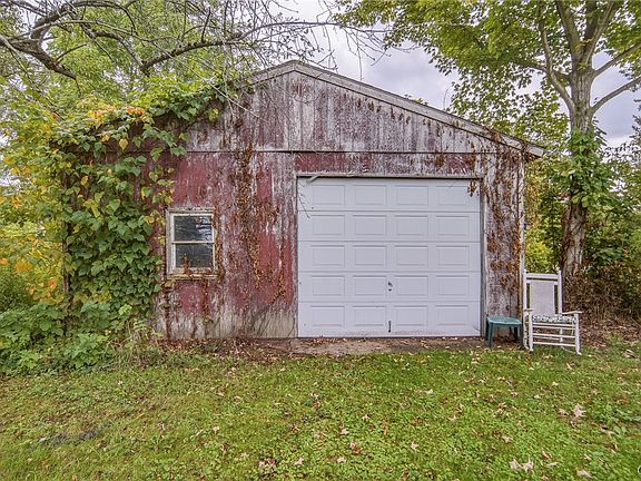 5th image of 415 Sutton Rd