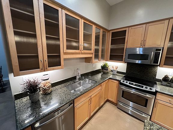 3rd image of 586 Manzana Pl