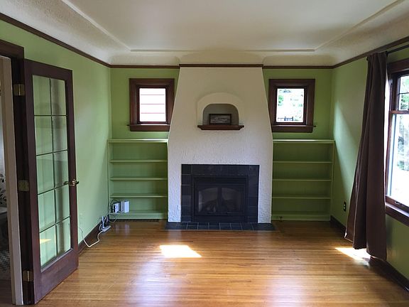 Living room with gas fireplace