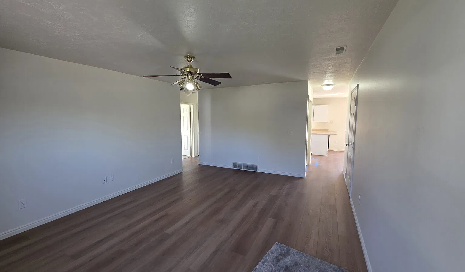 3 bed, 1.0 bath, 1008 sqft, $1,650 — Photo 3