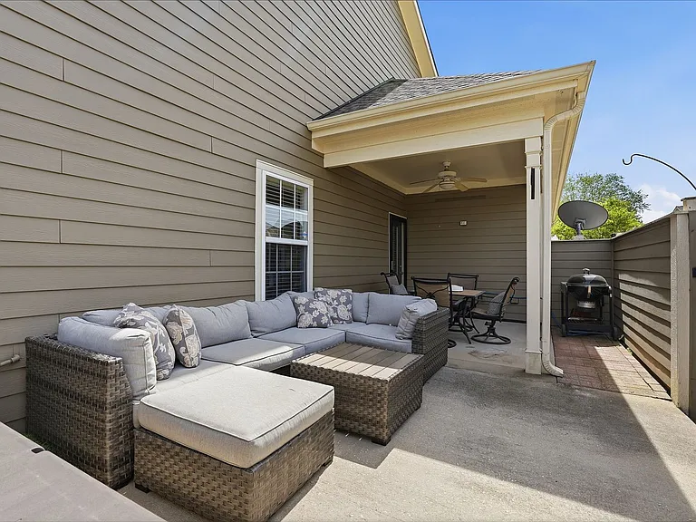 211 Louisville Dr — Photo 24