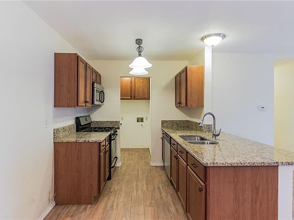 2nd image of 1912 Heathwood Cir