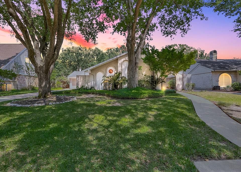 1st image of 2814 Shadowdale Dr