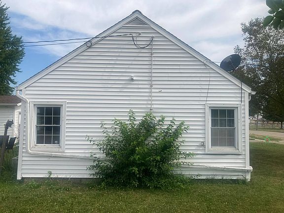 5th image of 402 Center St