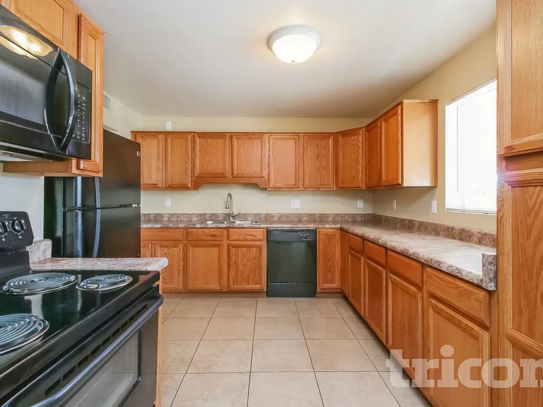 5017 W Sierra Vista Dr — Photo 7