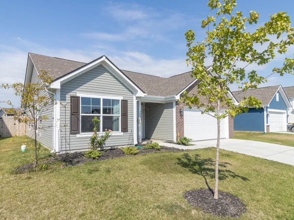 308 Briar Path Dr, Greenfield, IN 46140
