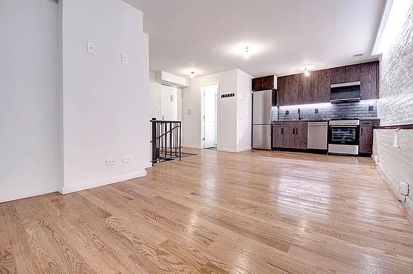 Rented by Urbane Brokerage | media 10