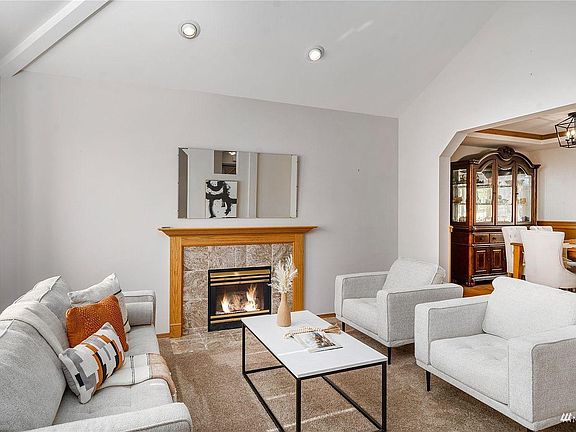 3rd image of 26018 Lake Wilderness Country Club Dr SE