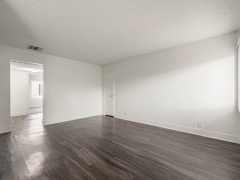 Parkwood Apartments — Photo 16