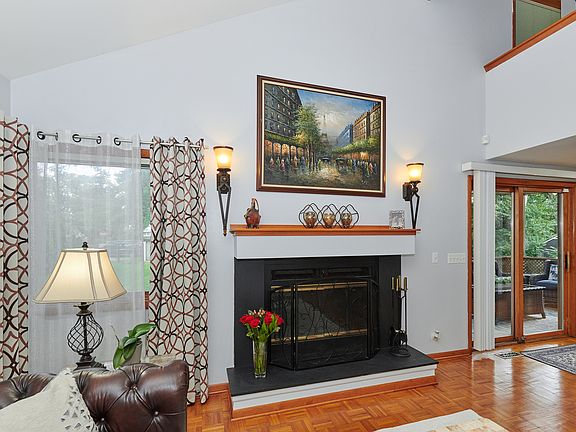 4th image of 9041 Delphia Ave
