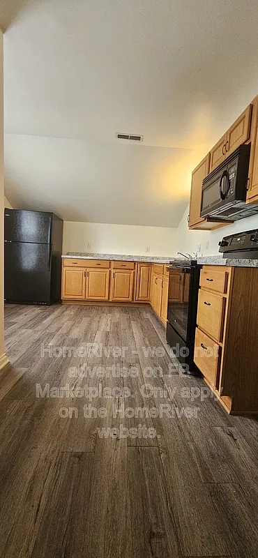 2 bed, 1.0 bath, 1000 sqft, $1,300 — Photo 2
