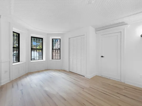 89 Chauncey St, Brooklyn, NY 11233