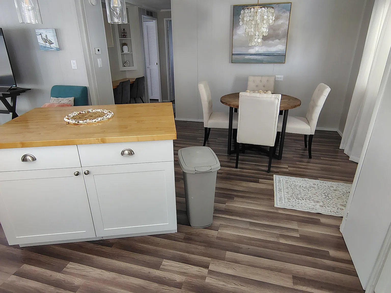 2 bed, 968 sqft, $2,400 — Photo 2