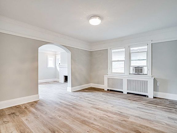 3rd image of 8 Poplar Plains Cres