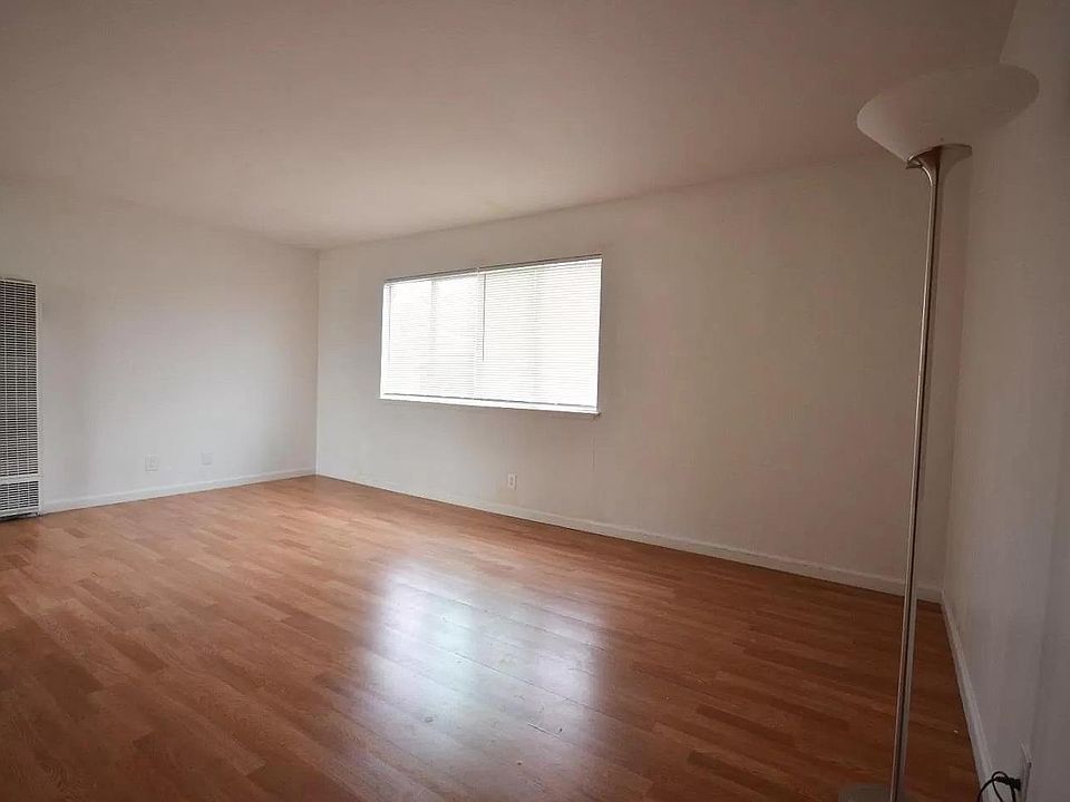 2nd image of 684 Oakside Ave Unit 3