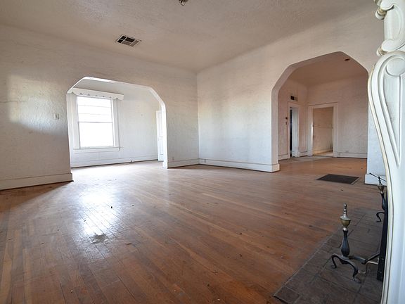 3rd image of 1143 E Nevada Ave