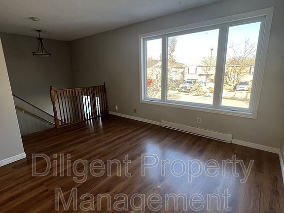 5th image of 751 Mountain Ash Rd