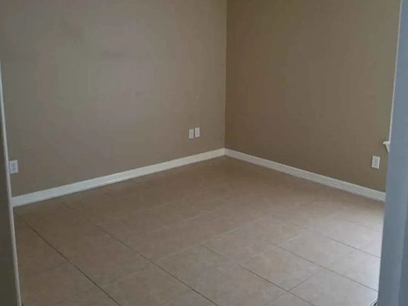 5th image of 703 Dalobo Blvd