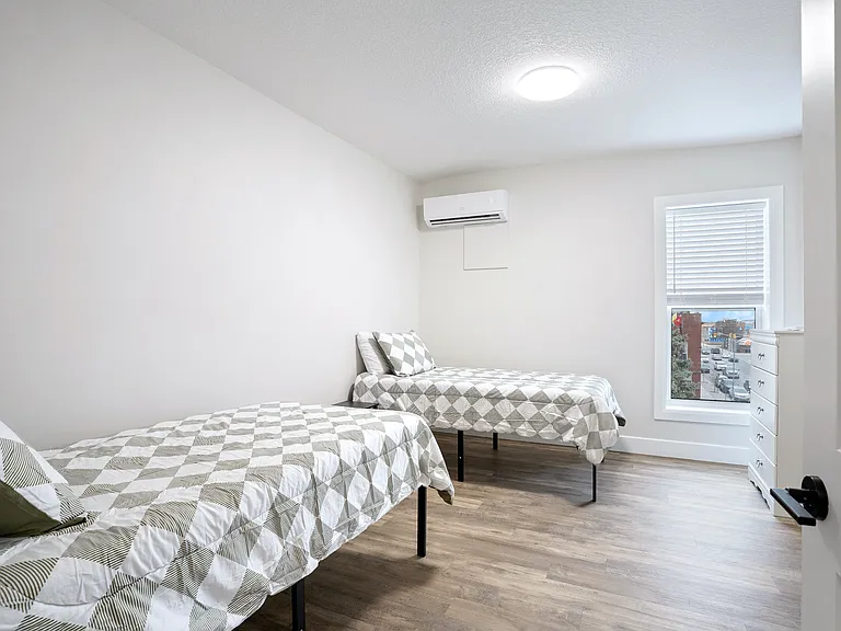 537 Talbot St — Photo 49