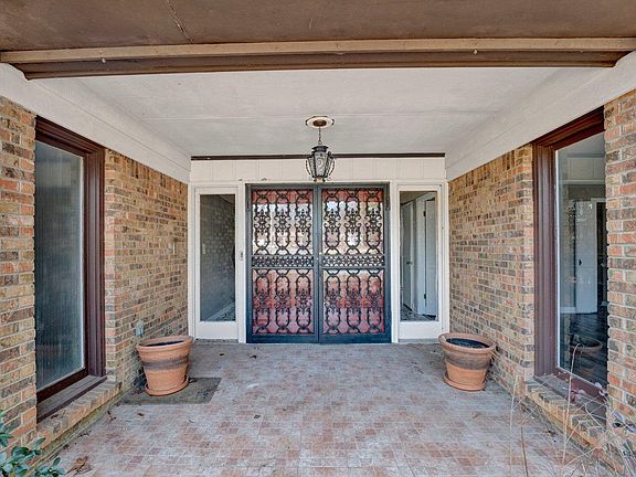 2nd image of 2319 Cardigan Dr
