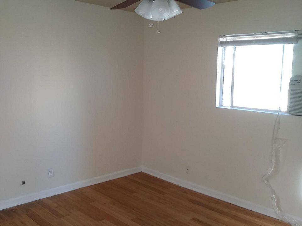 1st image of 1105 W Russell Pl
