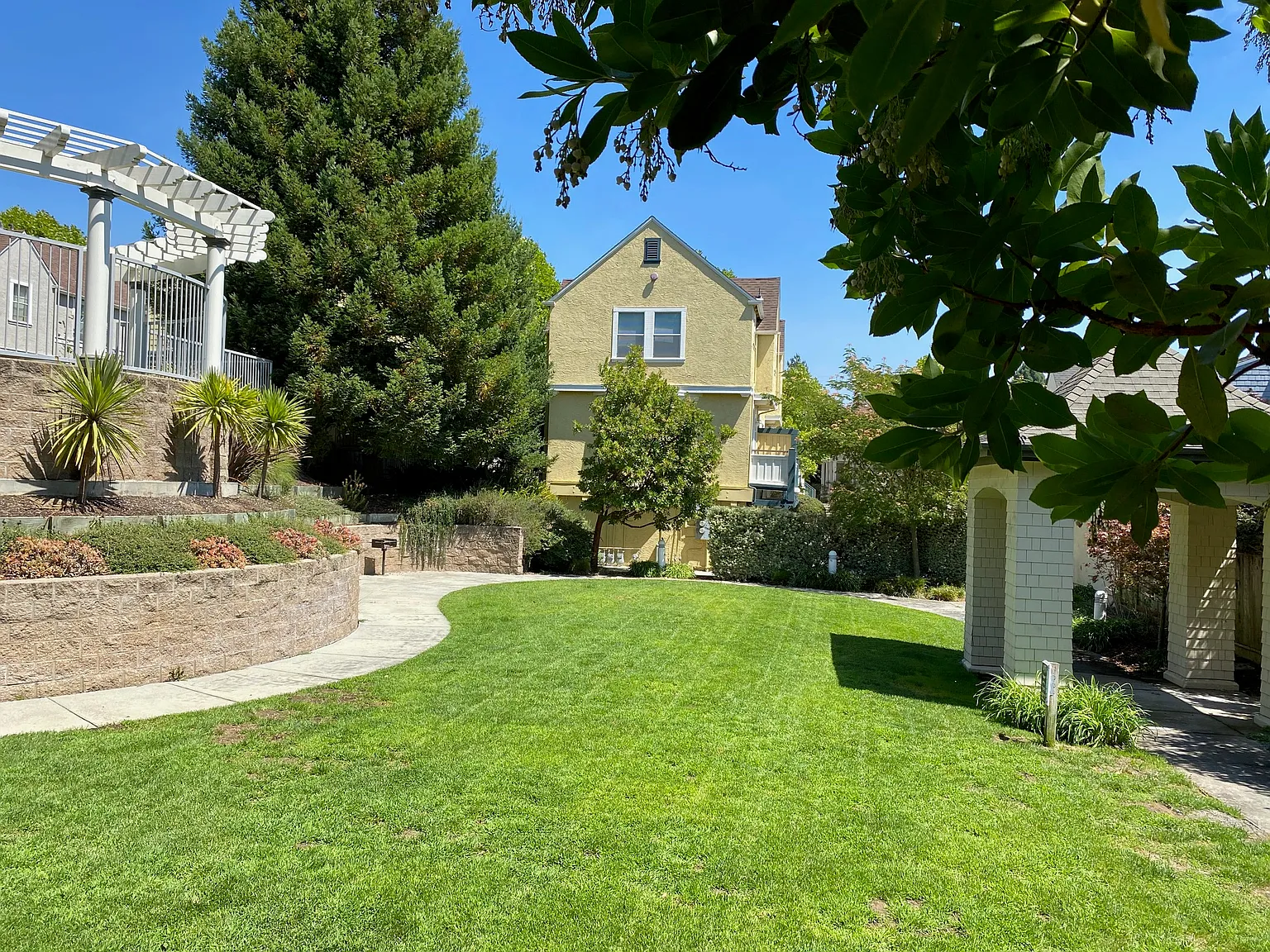 2 bed, $3,550 — Photo 4